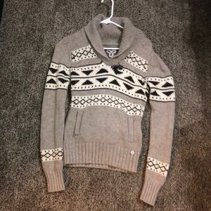 Aritzia TNA lambswool sweater with toggle